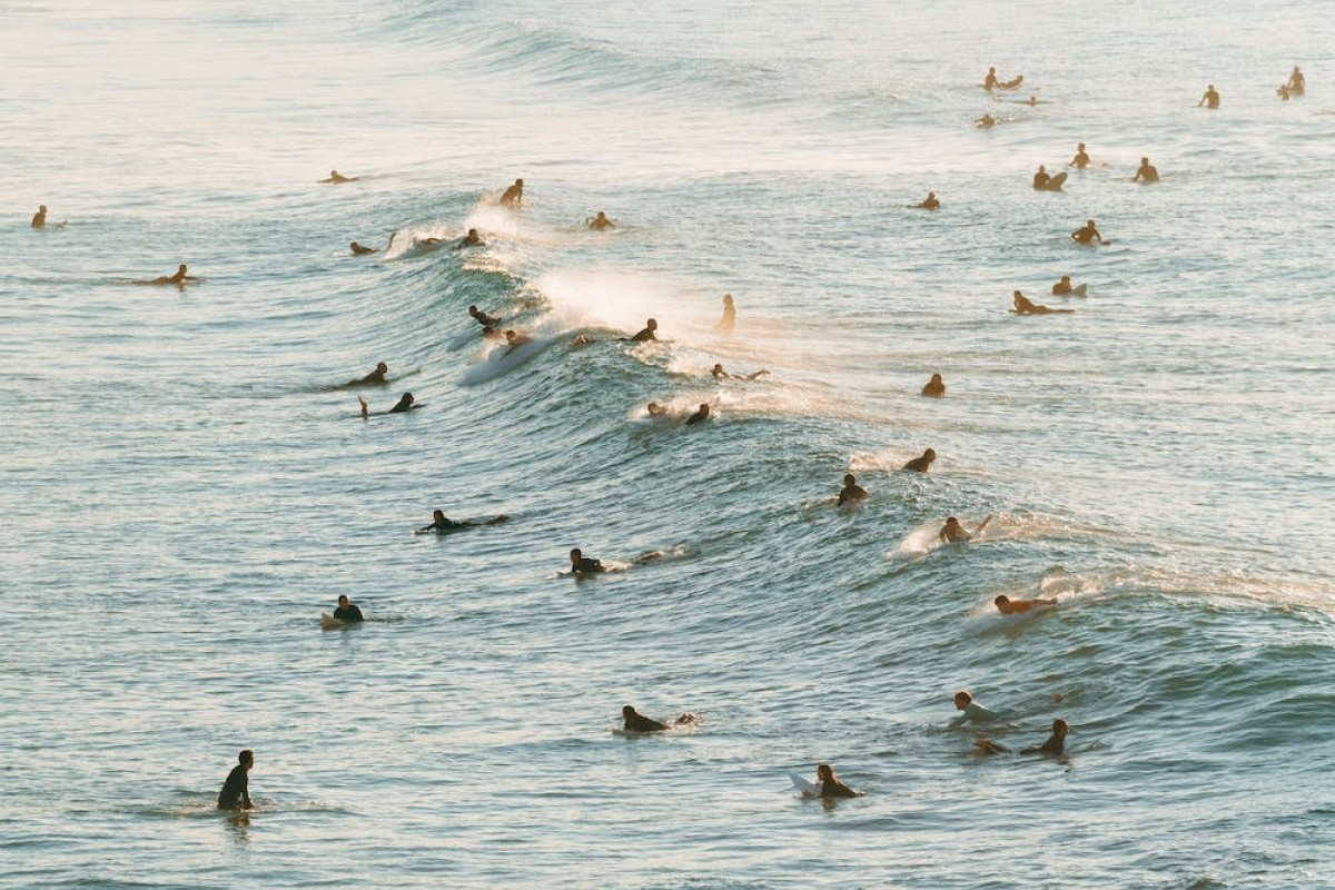 Tinggi Ombak Di Pantai Ini Bisa Mencapai 15 Meter, Para Surfers Auto Bersorak Gembira, Dimana Lokasinya?