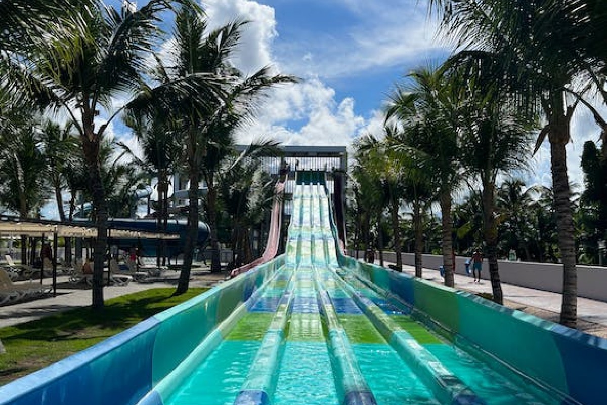 Pacu Adrenalin Dengan Kolam Tsunami Disini, 4 Waterpark Terbesar Di Jawa Timur