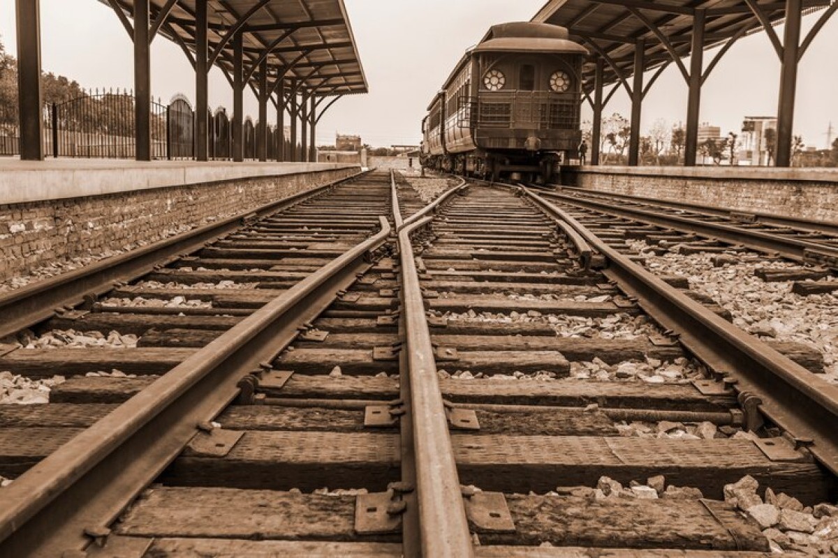 Sempoyongan Lalu Ambruk, Pria Asal Jakarta Mendadak Menghembuskan Nafas Terakhir Usai Turun Di Stasiun Jombang Jawa Timur