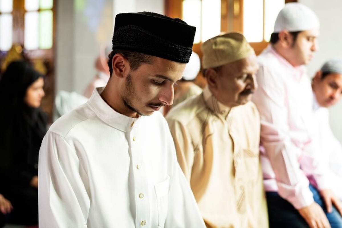 Materi Khutbah Sholat Jumat Mengharukan dengan Tema Hukum Seseorang yang Puasa Tapi Tidak Sholat, atau Sholatnya Masih Bolong-bolong