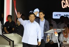 Prabowo Tinggalkan Debat Lebih Cepat Usai Selesai, Netizen Sebut Demi Hindari Salaman dengan Anies? dr Tifa Memanasi hingga Sebut Ngambek