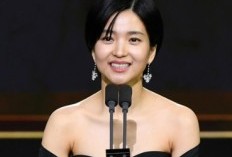 Kim Tae Ri Beri Kejutan dan Bawa Pulang Piala Daesang! Simak Daftar Penghargaan dan Moment Lucu Selama SBS Awards 2023 