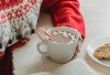 Serasa Lagi Syuting Adegan Film Natal Kalau Minum Ini, Resep Hot Cocoa Untuk Menemani Harimu